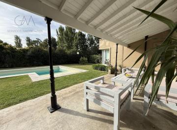 Casa · 250m² · 5 Ambientes · 2 Cocheras · Casa en Alquiler 24 Meses Barrio Rumencó