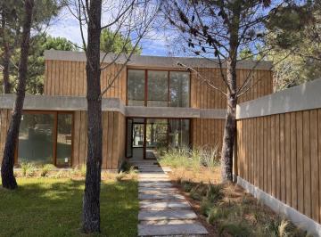 Casa · 1000m² · 5 Ambientes · Casa en Venta 5 Amb. Barrio Residencial 1. Cerca del Mar