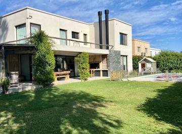 Casa · 230m² · 4 Ambientes · Casa en Venta en La Comarca, General Pacheco, Tigre