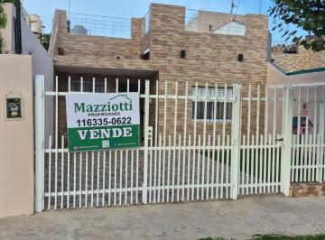PH de 3 ambientes, Morón · Se Vende PH Al Frente Estilo Casa Americana