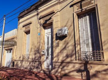 Casa · 189m² · 6 Ambientes · 2 Cocheras · Casa Amplia y con Patio en Barrio 30 de Octubre