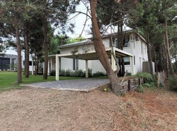 Casa de 7 ambientes, Costa Esmeralda · Casa con 4 Dorm. en Alquiler en Marítimo III, Terreno de 1000 m²
