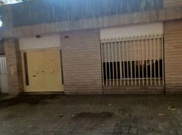 Casa de 3 ambientes, Rosario · Venta Casa Al Frente 2 Dorm. Cochera. Patio (J m Rosas 3500)