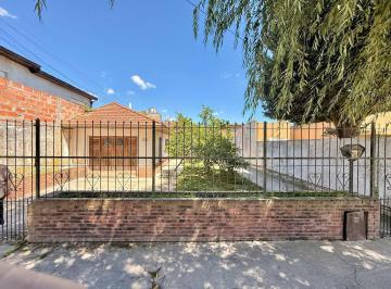 Casa · 90m² · 4 Ambientes · 2 Cocheras · Latorre Prop. Vende Chalet 4 Amb con Parque y Garage