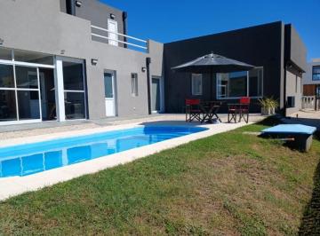 Casa · 215m² · 4 Ambientes · 1 Cochera · Casa en Barrio Privado Tierra del Mar
