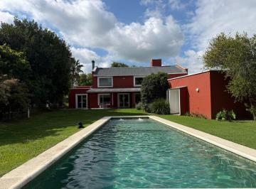 Casa · 350m² · 3 Dormitorios · 5 Cocheras · Casa en Venta La Herradura Villa Allende
