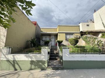 DES-DES-308_2 · Casa 4 Ambientes a Reciclar en Venta. Excelente Ubicación.