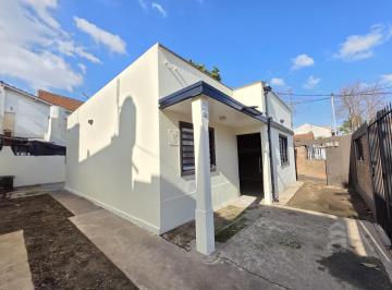 Casa · 71m² · 3 Ambientes · 2 Cocheras · Casa en Venta en Villa Ballester - Tres Ambientes - Lote Propio