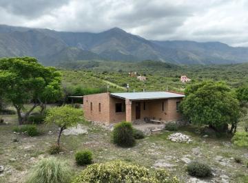 Casa · 100m² · 3 Ambientes · Casa en Venta con Terreno de 1,4 Hectáreas en Achiras Arriba Traslasierra!