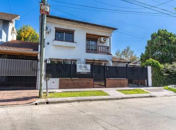 Casa · 180m² · 4 Ambientes · 1 Cochera · Venta Casa 4 Ambientes Castelar Sur Pileta Apto Credito