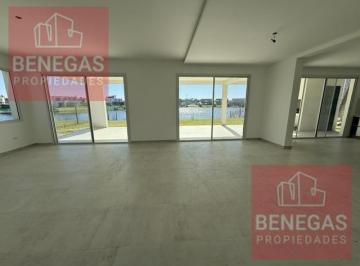 Casa · 243m² · 4 Dormitorios · Casa en Venta Santa Ana, Villanueva