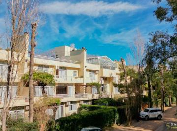 Departamento de 3 ambientes, Cariló · Departamento con Jardín Privado - 50 m del Mar - Servicios Premium