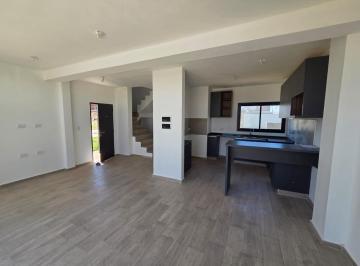 Casa · 104m² · 4 Ambientes · 1 Cochera · Dúplex 3 Dorm. con Renta en Venta. Oportunidad Inversionistas