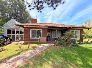 Casa · 160m² · 3 Ambientes · 7 Cocheras · Casa a La Venta con Escritura. Los Rosales