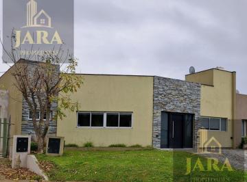 Casa · 155m² · 4 Ambientes · 2 Cocheras · Casa en Don Bosco