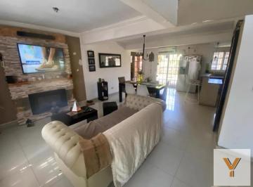Casa · 100m² · 4 Ambientes · Casa en Venta - 3 Dorm. 2 Baños - 150 m² - Ituzaingó