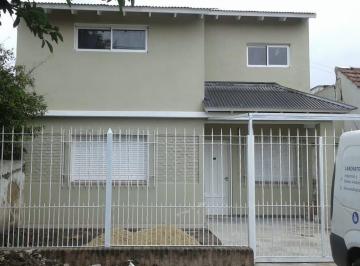 Casa · 260m² · 8 Ambientes · 1 Cochera · Casas en Venta - 8 Dorm. 3 Baños - 260 m² - Adrogue