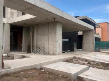 Casa · 282m² · 6 Ambientes · 4 Cocheras · Casa en Venta Al Lago en Amarras, Puerto de Escobar, Cazador
