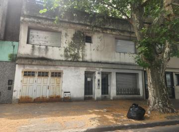 Casa · 179m² · 8 Ambientes · 1 Cochera · Casa a Reciclar Barrio Lourdes