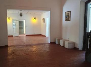 Edificio · 726m² · Edificio Comercial en Alquiler - 10 Dorm. 7 Baños - Berisso