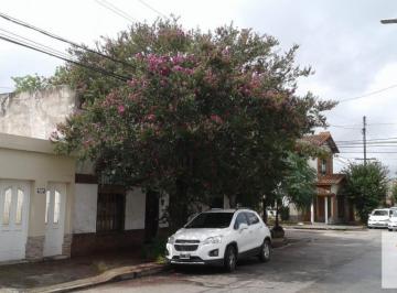 Casa · 240m² · 5 Ambientes · 1 Cochera · Casa en Venta - 3 Dorm. 2 Baños - Cochera - 268 m² - Castelar, Morón