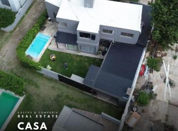Casa · 156m² · 7 Ambientes · 1 Cochera · Exclusiva Casa de 4 Dorm. con Piscina en Venta – Costa Azul Norte, Villa Carlos Paz