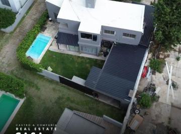Casa · 156m² · 7 Ambientes · 1 Cochera · Exclusiva Casa de 4 Dorm. con Piscina en Venta – Costa Azul Norte, Villa Carlos Paz