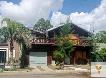 Casa · 150m² · 4 Ambientes · Casa en Venta - 3 Dorm. 3 Baños - Villa Constitución