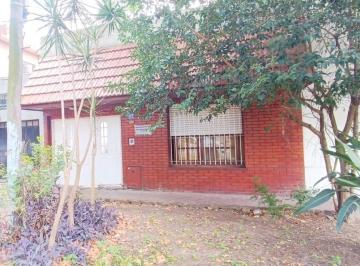 Casa · 70m² · 3 Ambientes · 1 Cochera · Casa en Quilmes