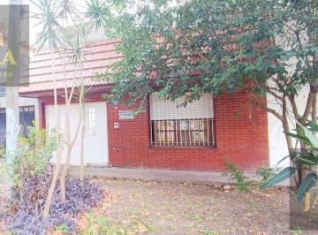 Casa · 70m² · 3 Ambientes · 1 Cochera · Casa en Quilmes