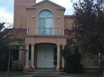 Casa · 310m² · 7 Ambientes · 3 Cocheras · Casa en Venta - 5 Dorm. 7 Baños - Mendoza