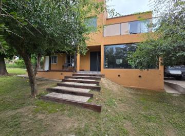 Casa de 3 ambientes, Tanti · Gran Propiedad con Amplio Parque.