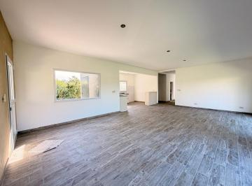 Casa · 125m² · 4 Ambientes · Casa a La Venta en Los Arces en Una Planta. No Se Acepta Credito Hipotecario.