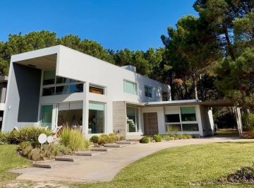 Casa · 193m² · 4 Ambientes · 1 Cochera · Casa en Barrio Costayres Sobre Dos Terrenos