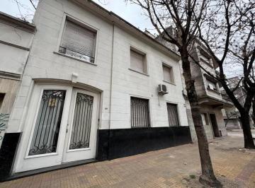 Casa · 211m² · 4 Ambientes · 1 Cochera · Casa en Venta - 3 Dorm. 3 Baños - Cochera - La Plata