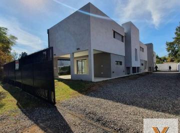 Casa · 152m² · 5 Ambientes · 1 Cochera · Casa en Venta - 3 Dorm. 3 Baños - 252 m² - Villa Quisquizate, Córdoba