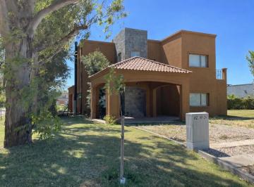 Casa · 227m² · 6 Ambientes · 2 Cocheras · Venta de Casa 5 Ambientes en Lagos de San Eliseo Presidente Peron. Canning