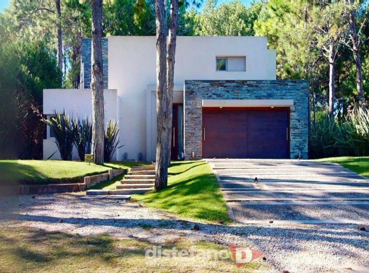 Casa · 334m² · 6 Ambientes