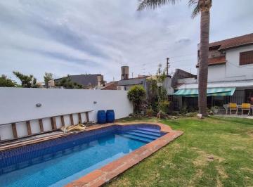 Casa · 225m² · 5 Ambientes · 1 Cochera · Casa en Venta en Boulogne 5 Ambientes con Jardín Quincho y Pileta