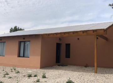 Casa · 65m² · 2 Ambientes · 4 Cocheras · Dos Cabanias en Los Lobos, Frente a Barrancas de San Banito
