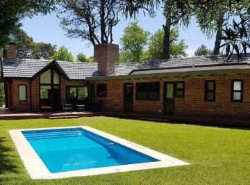 Casa · 190m² · 5 Ambientes · 1 Cochera · Cod 8 Venta / Alquiler Usd 310.000. - a 2 Cuadras de La Playa