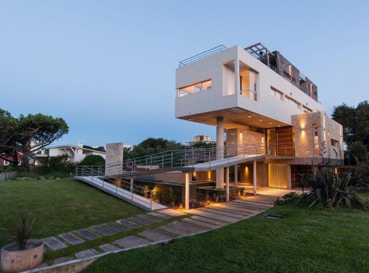 Casa · 530m² · 5 Dormitorios · 1 Cochera