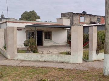 Casa de 3 ambientes, Berazategui · Importante Esquina a Una Cuadra de Av Rocha Calle 258a