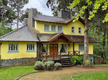Casa · 245m² · 3 Dormitorios · 1 Cochera · Cod 736 Venta Usd 350.000.