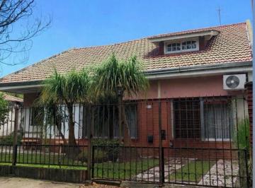 Casa de 5 ambientes, Berazategui · Chalet en Venta a 300 m de La Estacion de Ranelagh