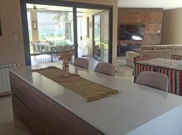 Casa · 220m² · 5 Ambientes · 2 Cocheras · Country El Pinar Casa de Categoria