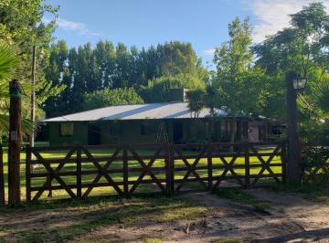 Casa de 6 ambientes, San Rafael · Casa con Amplio Parque Arbolado y Entorno Natural Ideal Para Vivir Todo El Año
