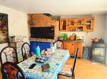 Casa · 42m² · 3 Ambientes · 1 Cochera · Venta