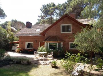 Casa · 200m² · 6 Ambientes · Cod 652 / Alquiler Zona Bosque