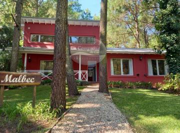 Casa · 140m² · 4 Ambientes · Cod 568 - Venta 3 Hab 2 Baños Usd 235.000. - Lote de 1050 m²